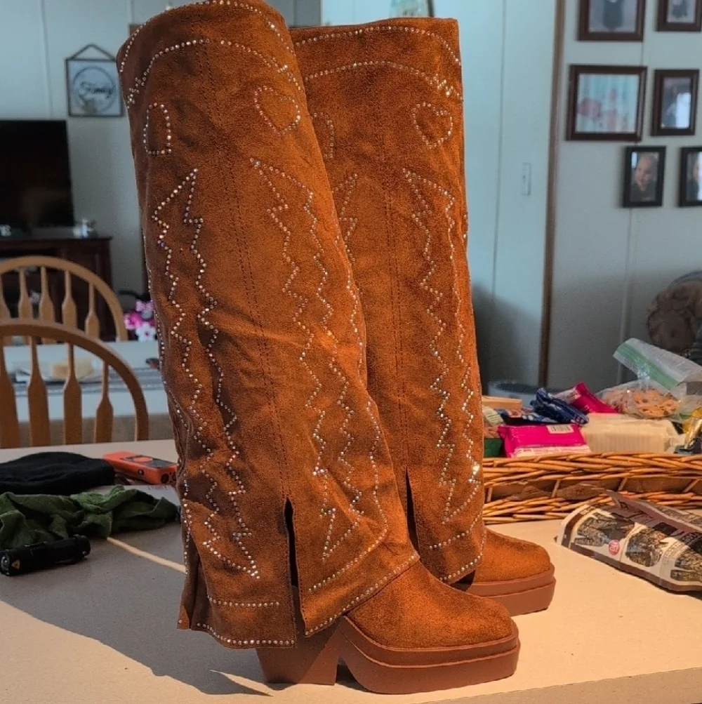 Cape Robbin Brown Heeled Boots with Heart and Zigzag Studs - Picture 9 of 11